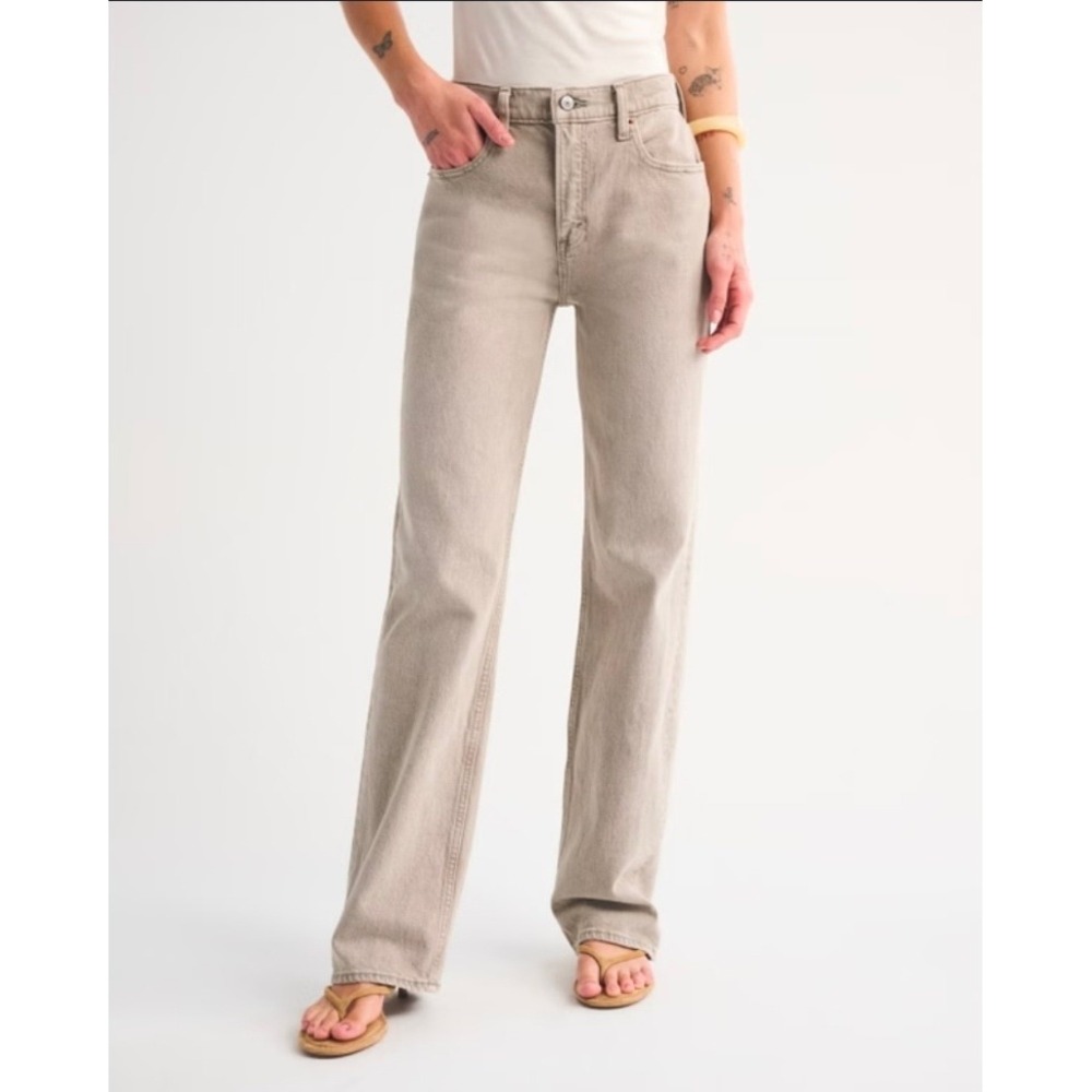 Abercrombie & Fitch The 90s Relaxed Jean High Rise Tan Khaki Size 33 16R